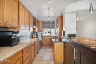 Photo #4: 6460326 Listing