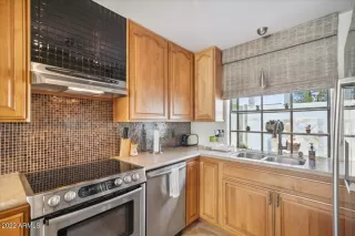 Photo #5: 6460326 Listing