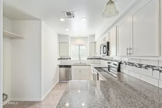 Photo #2: 6460439 Listing 