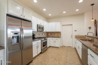 Photo #5: 6460542 Listing