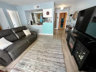 Photo #4: 6461606 Listing