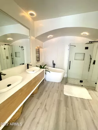 Photo #5: 6462357 Listing