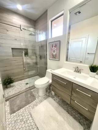 Photo #6: 6462357 Listing