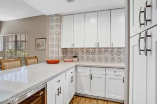 Photo #6: 6463750 Listing