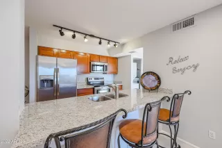 Photo #6: 6463837 Listing