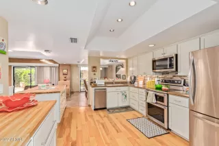 Photo #2: 6464100 Listing 