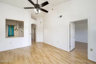 Photo #6: 6464497 Listing