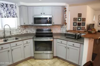 Photo #4: 6464500 Listing