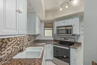 Photo #6: 6466118 Listing 