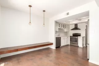 Photo #6: 6470100 Listing 