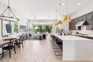 Photo #2: 6470193 Listing 