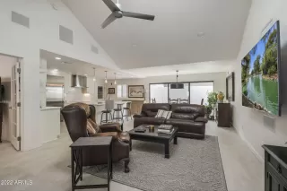 Photo #6: 6474447 Listing