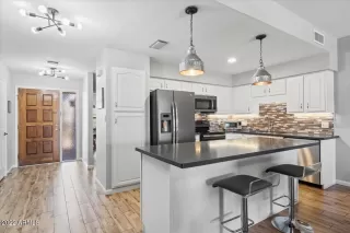 Photo #4: 6476108 Listing