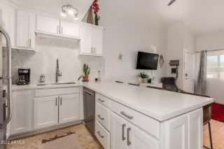 Photo #6: 6476594 Listing