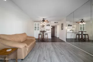 Photo #5: 6476614 Listing