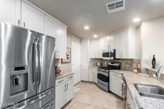 Photo #6: 6477765 Listing