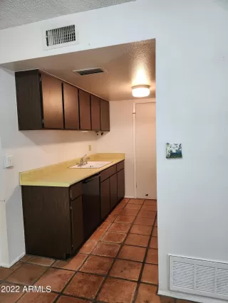 Photo #3: 6478388 Listing