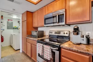 Photo #4: 6480300 Listing