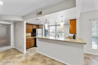 Photo #3: 6481325 Listing 