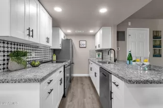 Photo #2: 6481667 Listing