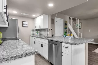 Photo #6: 6481667 Listing