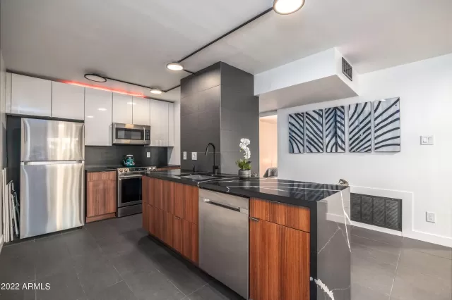 MLS: 6483686 Condo For Sale