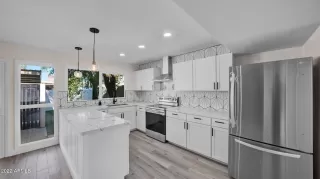 Photo #6: 6484396 Listing