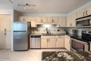 Photo #6: 6484520 Listing 