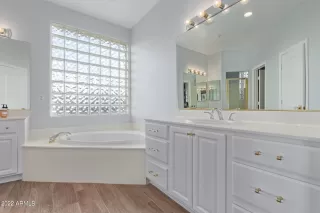 Photo #5: 6484618 Listing