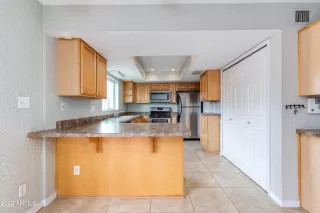 Photo #5: 6484639 Listing