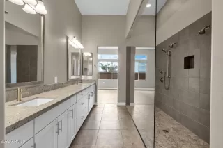 Photo #4: 6484899 Listing