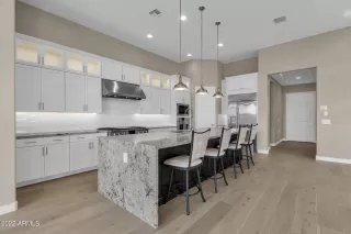 Photo #6: 6484899 Listing