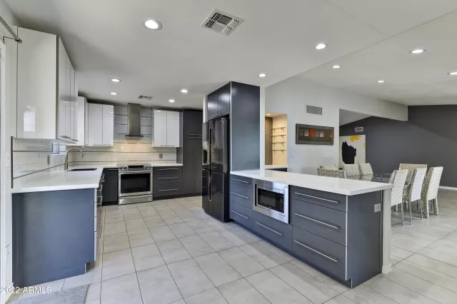 MLS: 6487314 Condo For Sale