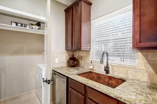 Photo #6: 6487496 Listing