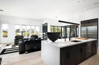 Photo #6: 6488536 Listing