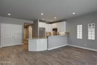 Photo #4: 6488650 Listing