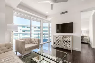 Photo #6: 6490404 Listing