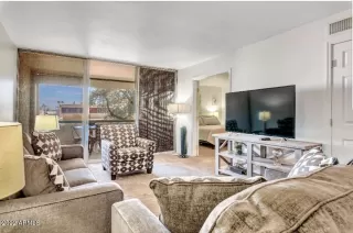 Photo #6: 6490469 Listing