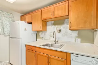 Photo #5: 6490972 Listing