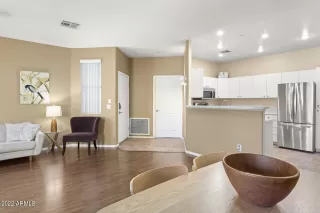 Photo #5: 6492821 Listing