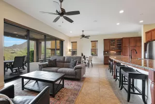 Photo #6: 6495517 Listing 