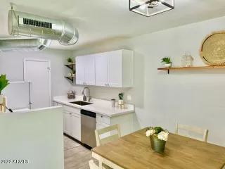 Photo #2: 6496353 Listing 