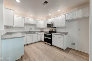 Photo #5: 6496575 Listing