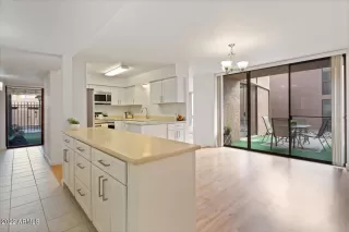 Photo #4: 6496603 Listing