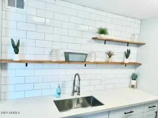 Photo #6: 6496964 Listing