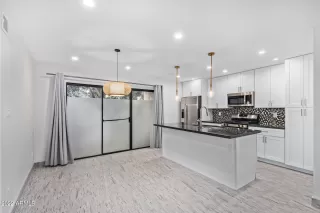 Photo #3: 6498498 Listing