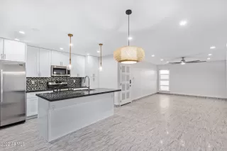 Photo #5: 6498498 Listing