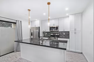 Photo #6: 6498498 Listing