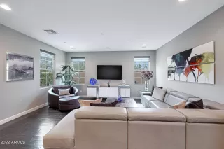 Photo #4: 6498985 Listing