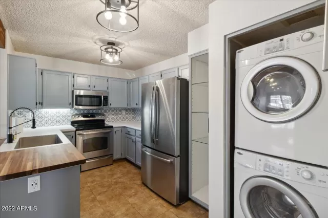 MLS: 6500351 Condo For Sale